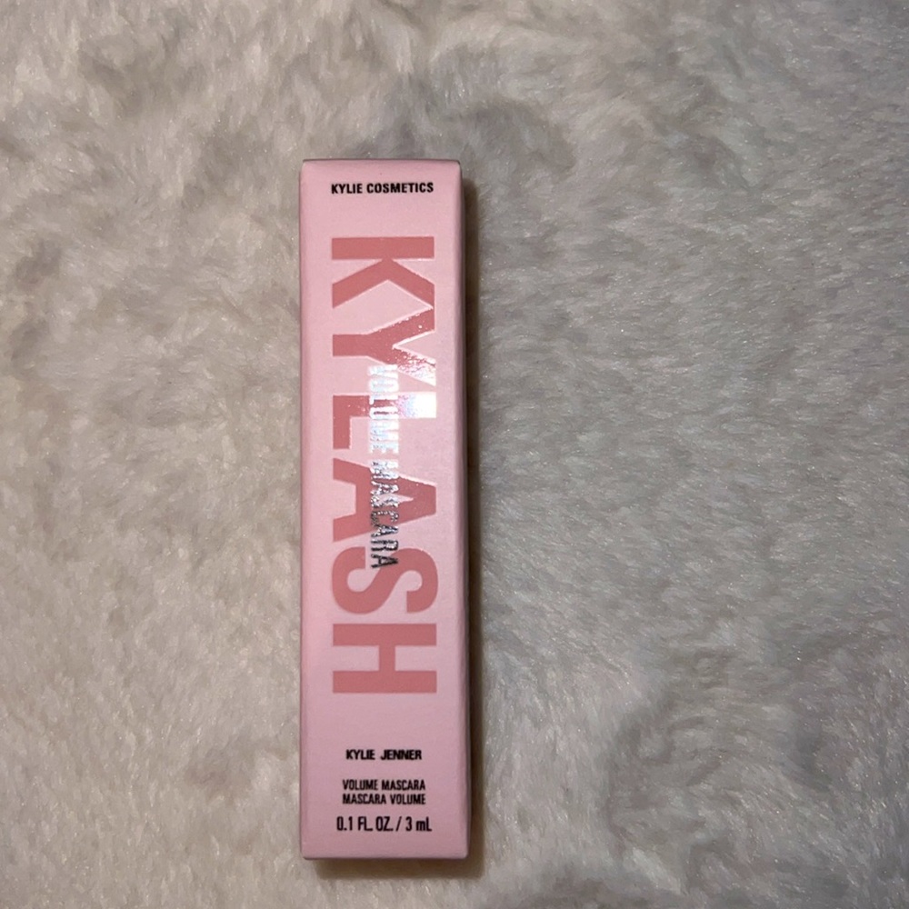 Kylie Jenner Lip Kit - Picture 5 of 7